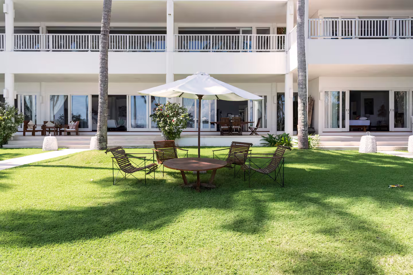 Villa terrace opening onto the beachfront lawn