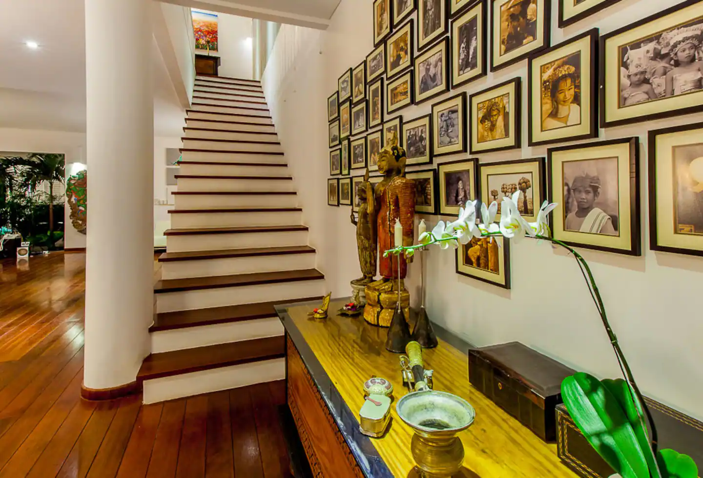 Villa entrance hall with staircase and framed artwork