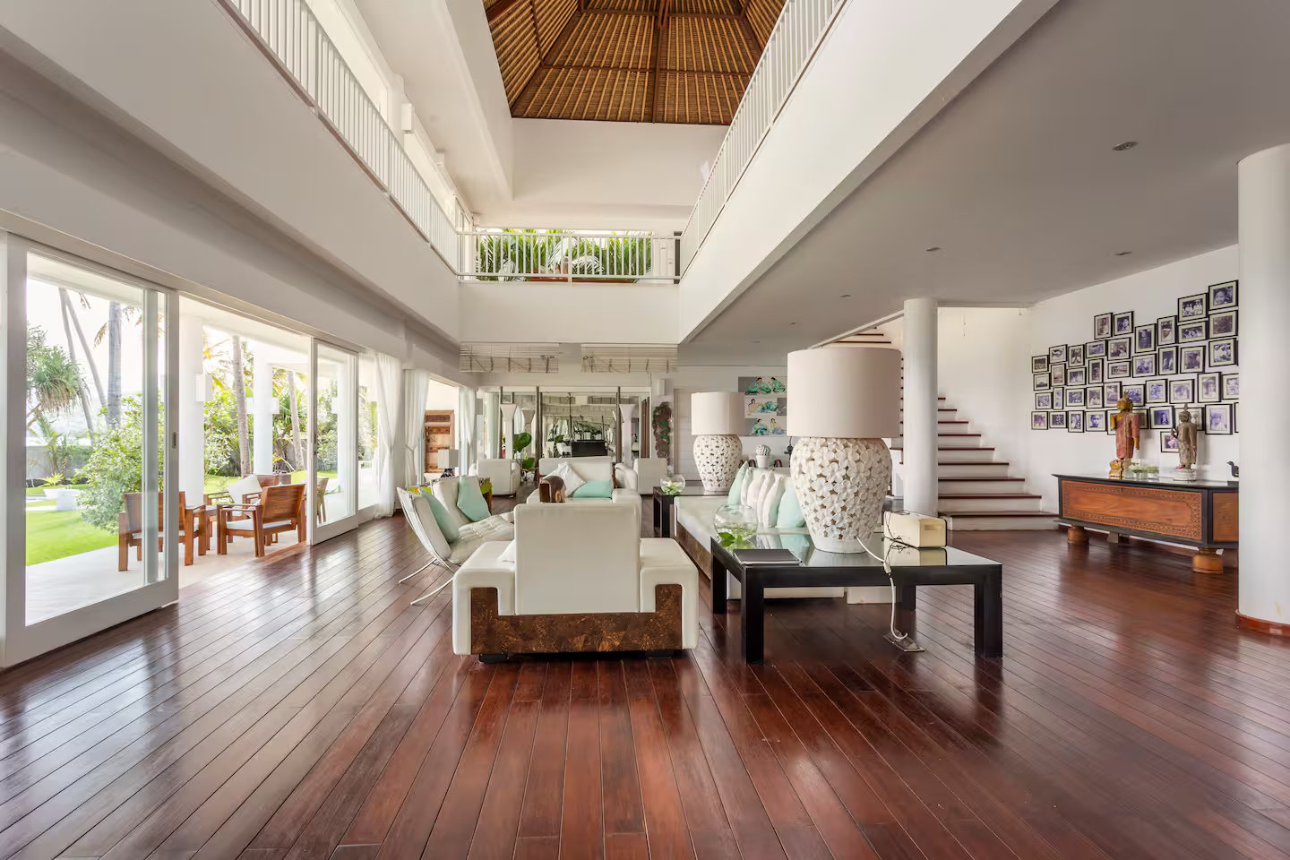Spacious dining room opening onto the garden